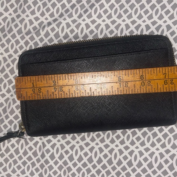 Kate Spade NY Wristlet Black Saffiano Leather 3 Pockets 6 Cards + Check Book GUC - Picture 10 of 10